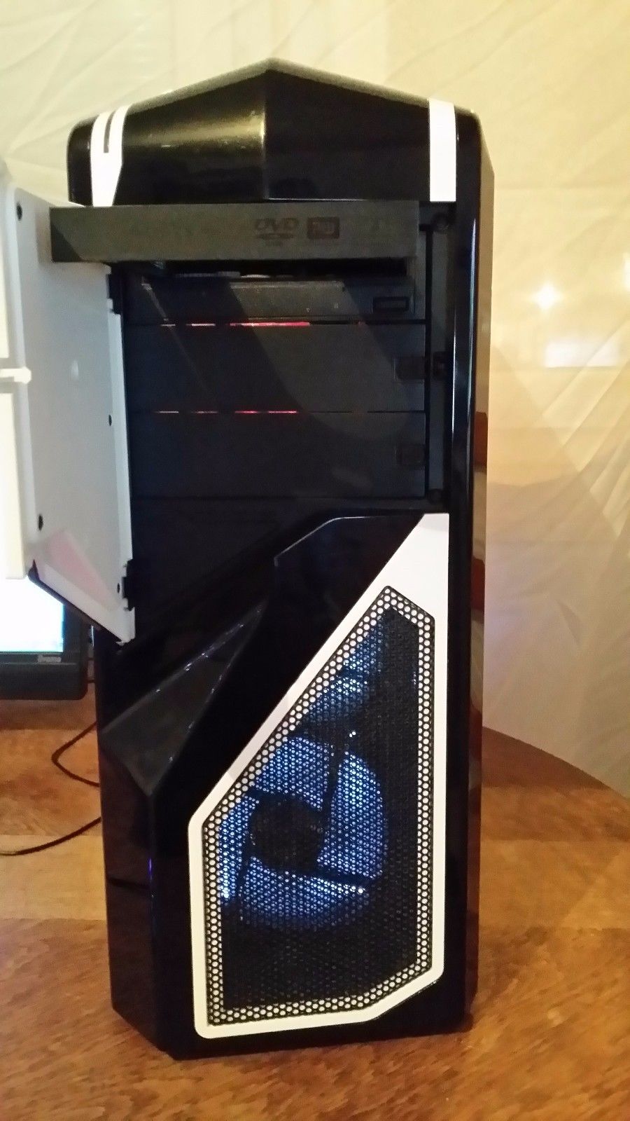 pc tour NZXT PHANTOM 410